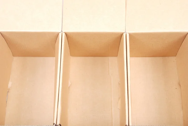 Close-up de três caixas de papelão abertas — Fotografia de Stock