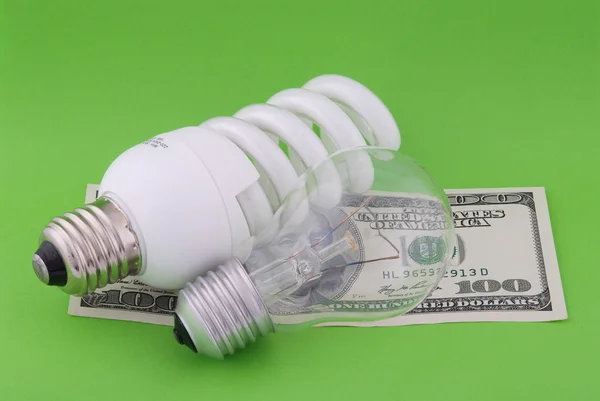 Люминесцентная и электрическая лампа на сто долларов — стоковое фото