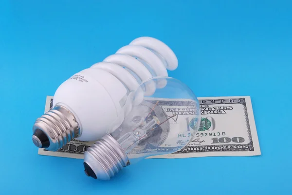 Luminescente Lâmpada Elétrica Cem Dólares Fundo Azul — Fotografia de Stock