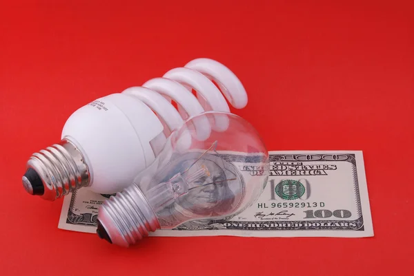 Lámpara luminiscente y eléctrica en cien dólares —  Fotos de Stock