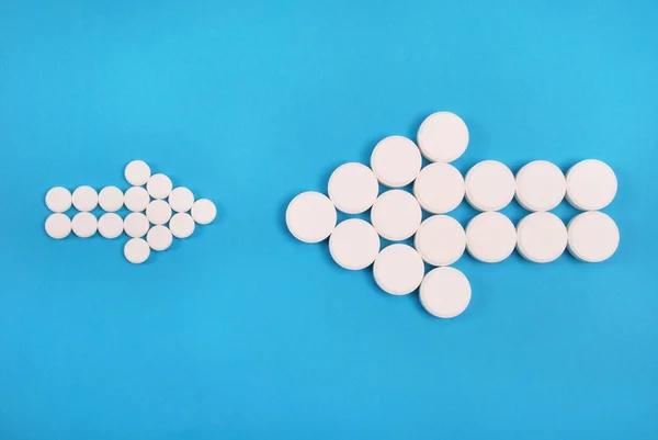 Iki Tablet Toplanan Birbirlerine Karşı Yönlendirilmektedir Üzerinde Mavi Bir Arka — Stok fotoğraf