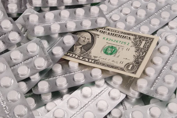ドル紙幣を産む錠剤からの背景 — ストック写真