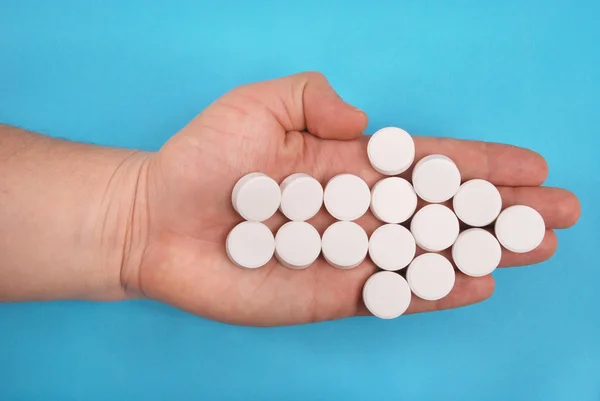 Der Pfeil wird aus weißen Tabletten kombiniert. — Stockfoto