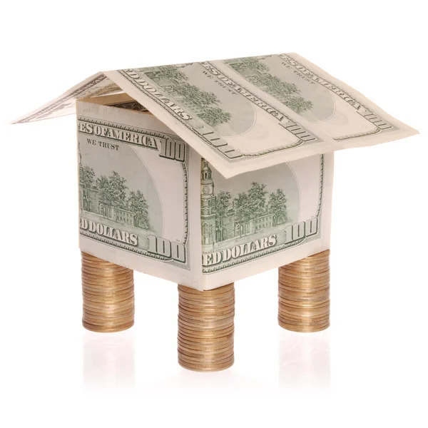 Das Haus aus Dollars kostet auf Münzen. — Stockfoto