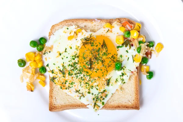 Tost ekmeği kızarmış yumurta — Stok fotoğraf