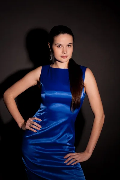 Teil der Frau im blauen Kleid — Stockfoto