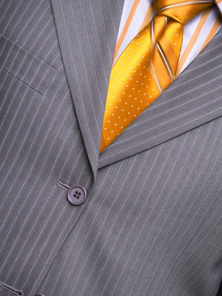 Костюм с рубашкой и галстуком — стоковое фото