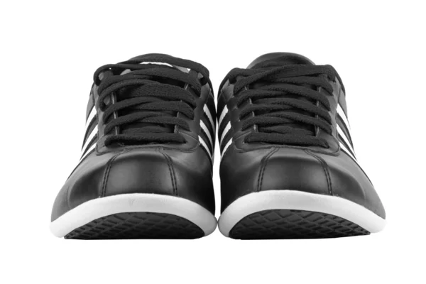黑色运动鞋，配以白色条 — 图库照片