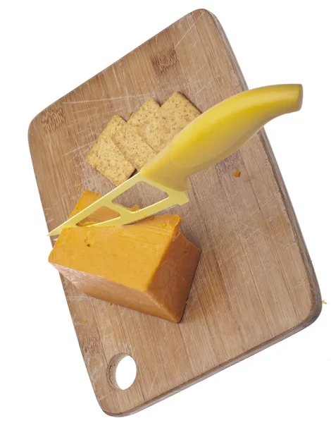Сир чеддер і крекери — стокове фото