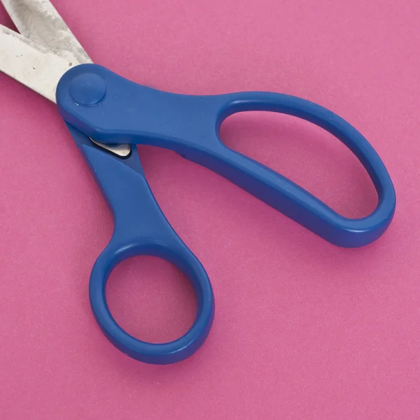 Close Up of Scissors em um fundo vibrante — Fotografia de Stock