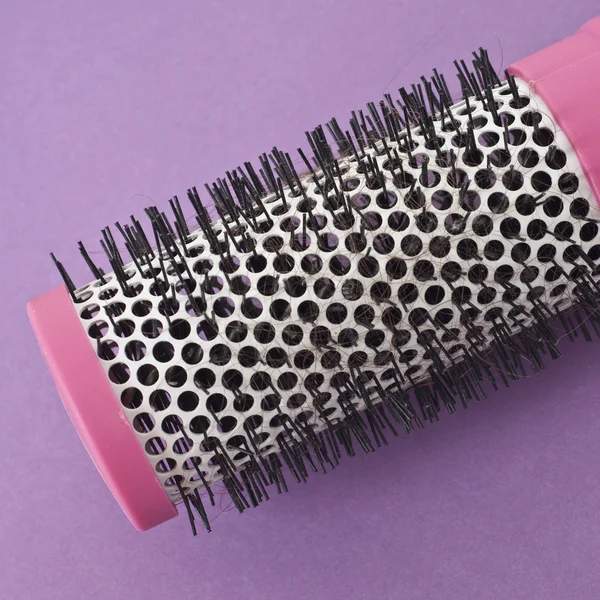Close Up of Round Pink Brush em um fundo vibrante — Fotografia de Stock