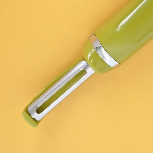 Green Kitchen Peeler — Stock Photo, Image
