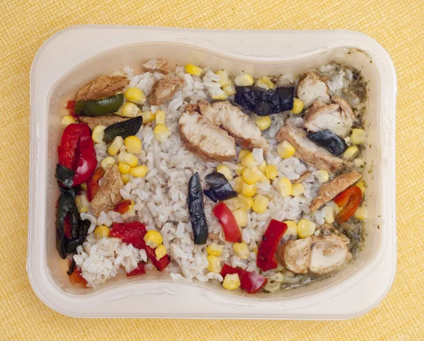 Cena sana a base di pollo, riso e peperoni — Foto Stock
