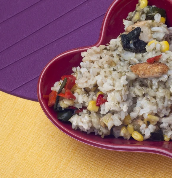 チキン、米、唐辛子の健康的な夕食 — ストック写真