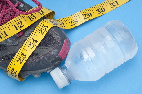 Zapato de running con cinta métrica — Foto de Stock