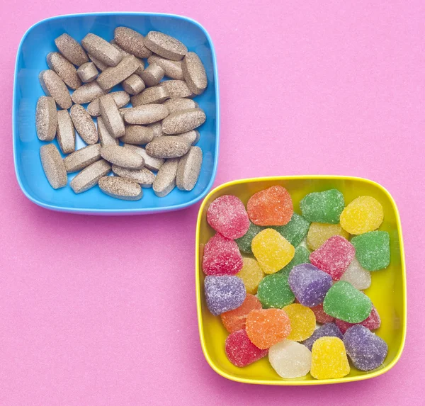 Comer pastillas como caramelo — Foto de Stock