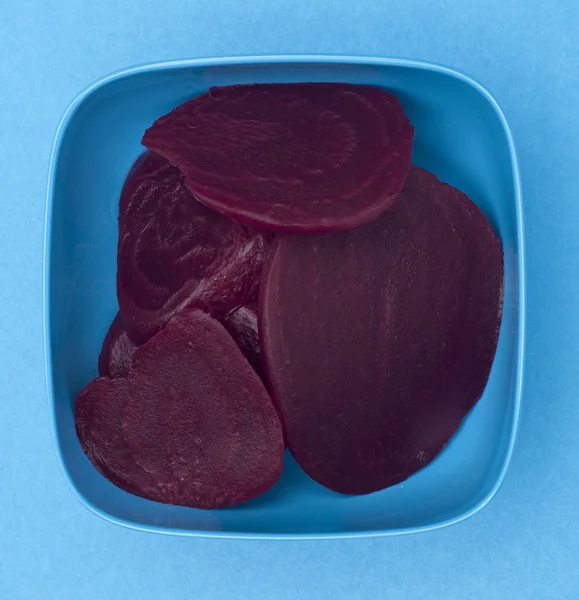 Skål med konserverade rödbetor — Stockfoto