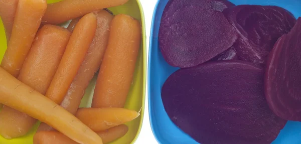 Nahaufnahme einer Schüssel mit Dosenrüben und Karotten — Stockfoto