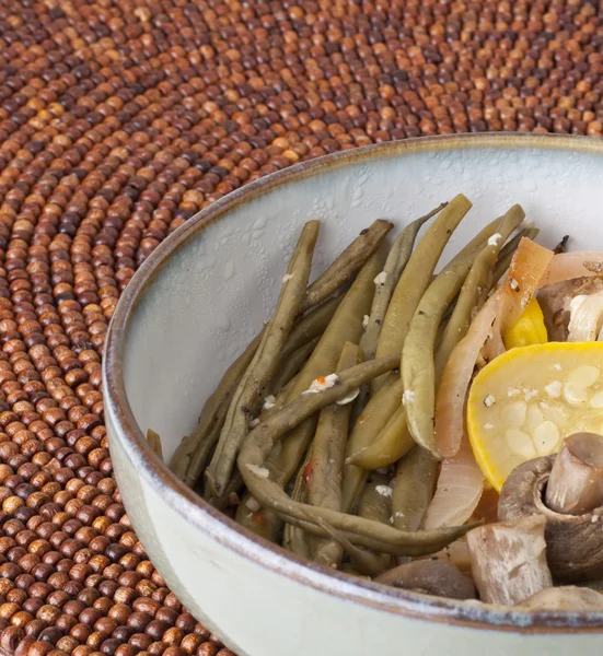 Gurmánské fazolky, squash a houbami — Stock fotografie