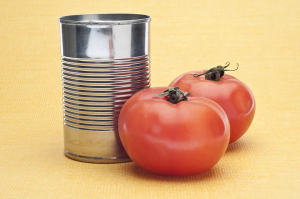 Concepto Sopa Tomate Enlatado Con Tomates Frescos Lata Sopa —  Fotos de Stock