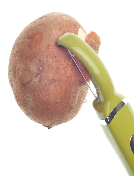 Zoete aardappel wordt geschild — Stockfoto