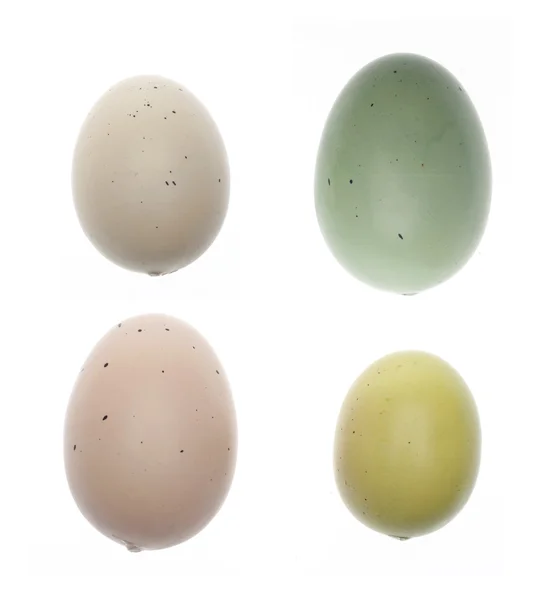 Zbiór nakrapiane jaja wielkanocne na białym tle — Zdjęcie stockowe