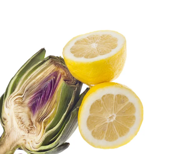 슬라이스 아 티 초 크와 레몬 테두리 — 스톡 사진