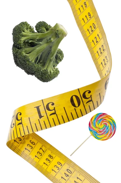 Mäta Tejp Kost Hälsa Koncept Med Broccoli Och Godis Isolerad — Stockfoto