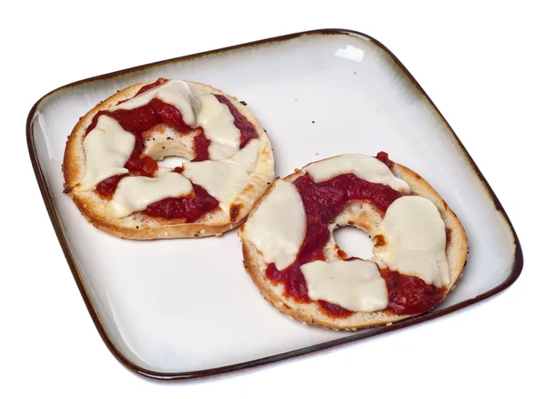 Hausgemachte Pizza Bagel Isoliert Auf Weiß Mit Einem Clipping Pfad — Stockfoto
