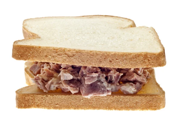 Tonijn Salade Sandwich Geïsoleerd Wit Met Een Uitknippad — Stockfoto