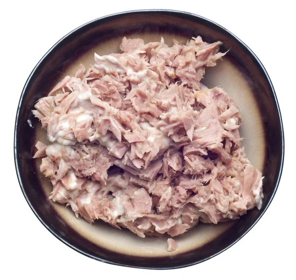 Kom Van Tonijnsalade Met Mayonaise Geïsoleerd Wit Met Een Uitknippad — Stockfoto