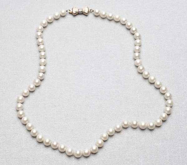 Elegante collar de perlas — Foto de Stock