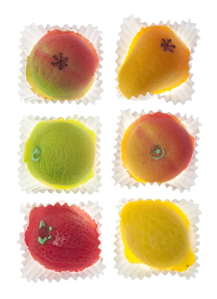 Kleurrijke Marsepein in fruit vormen — Stockfoto