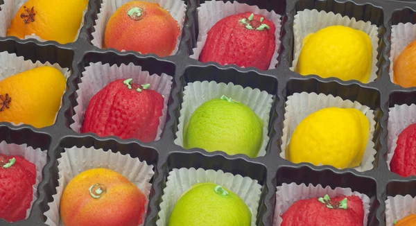 Colorido mazapán en forma de fruta — Foto de Stock
