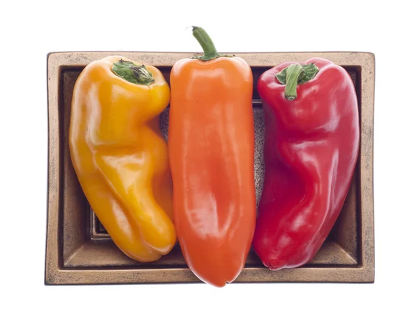 三个颜色的充满活力的辣椒 — 图库照片
