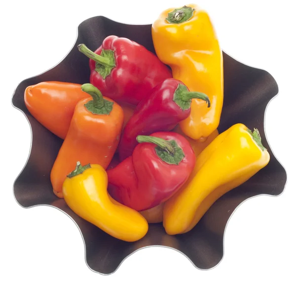 Φρέσκο πιπεριές σε ένα μοντέρνα μεταλλικά μπολ — Φωτογραφία Αρχείου