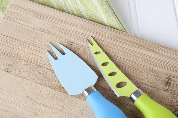 Cuchillo y tenedor en bloque de corte — Foto de Stock