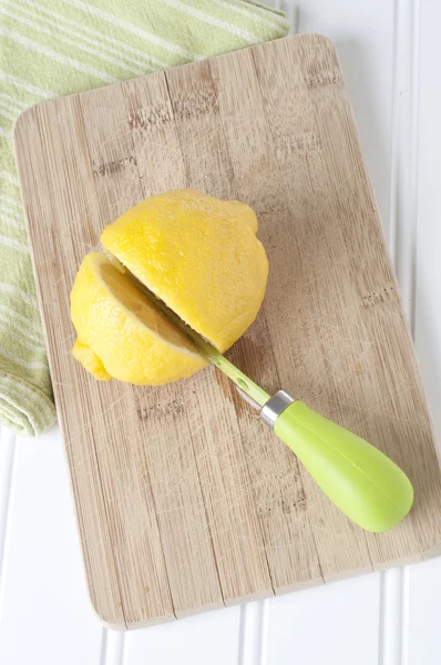 Свіжі скибочками лимона — стокове фото