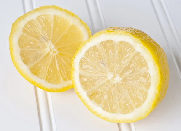 Vers gesneden citroen — Stockfoto