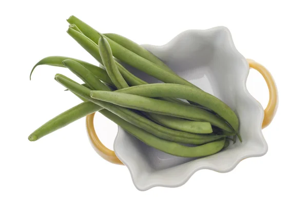 Fransk stil gröna bönor i en gul matlagning maträtt — Stockfoto