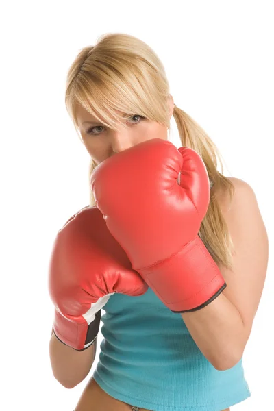 Девушка в красных боксерских перчатках — стоковое фото