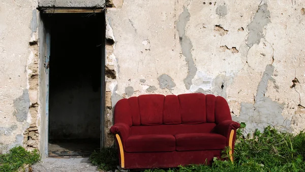 Red_sofa — стокове фото