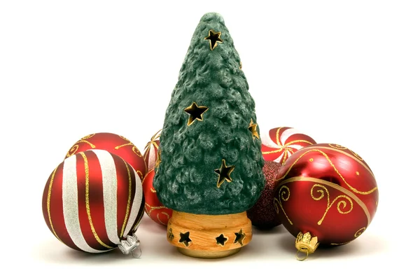 Cerâmica árvore de Natal e enfeites de Natal — Fotografia de Stock