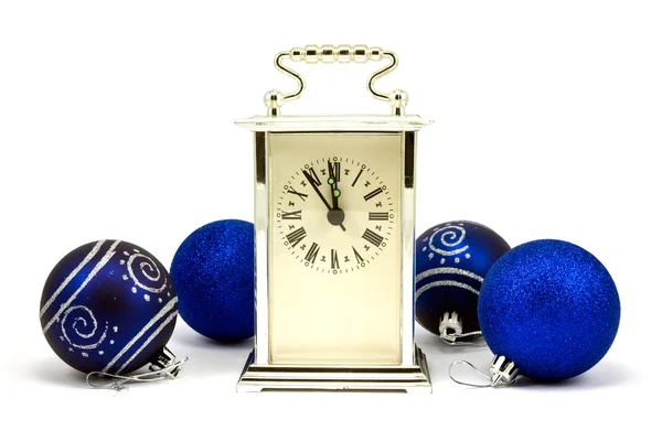 Reloj muestra cinco minutos para año nuevo — Foto de Stock