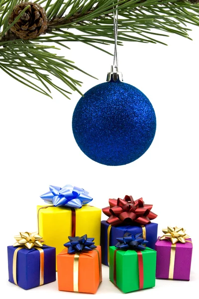 Presentes e bauble Natal — Fotografia de Stock