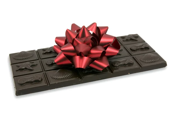 Mörk choklad med röd rosett — Stockfoto