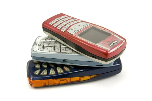 Используются старые мобильные телефоны — стоковое фото