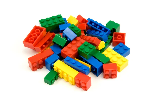 Beyaz Bir Arka Plan Üzerinde Renkli Plastik Blokları — Stok fotoğraf
