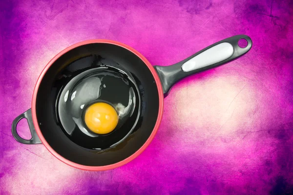 Egg on the frying pan — Stock Photo, Image
