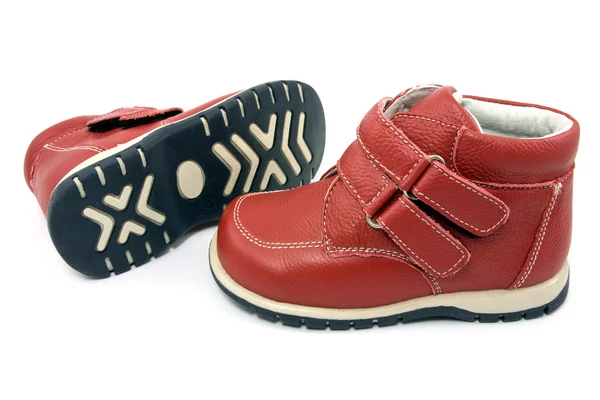 Пара дитячого червоного взуття — стокове фото
